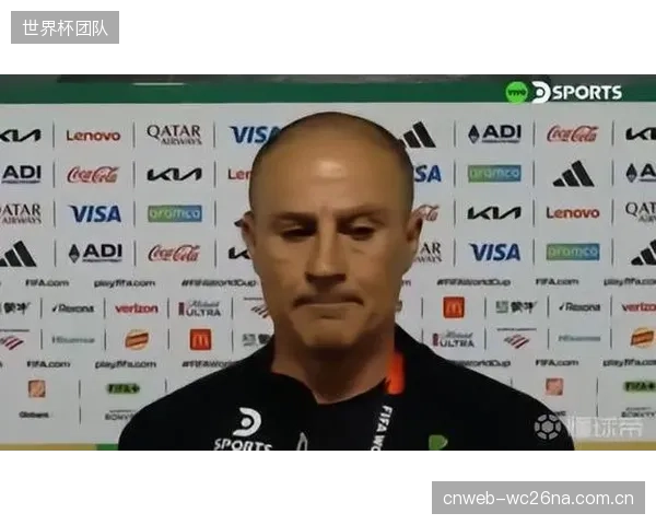 卡纳瓦罗执教后尝试新阵型，强调利用边路纵深和对角线长传发动进攻。